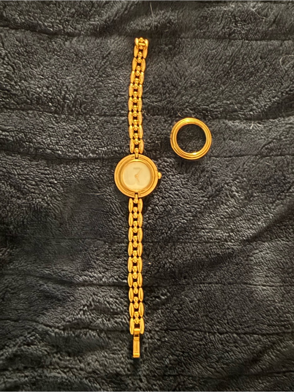 GUCCI Interchangeable Bezel Watch With Gold Tone Bezel - Picture 2 of 4